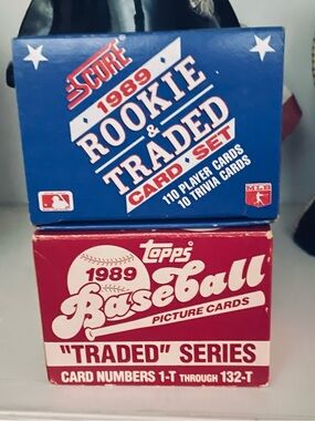 2 Ken Griffey Jr Rookie cards
89 New Topps & 89 Score Rookies & Traded Card Sets
